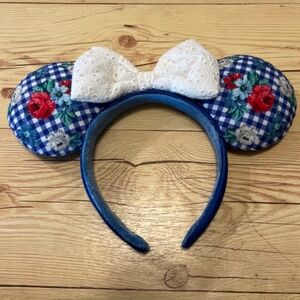 Disneyland floral picnic blanket Minnie ears